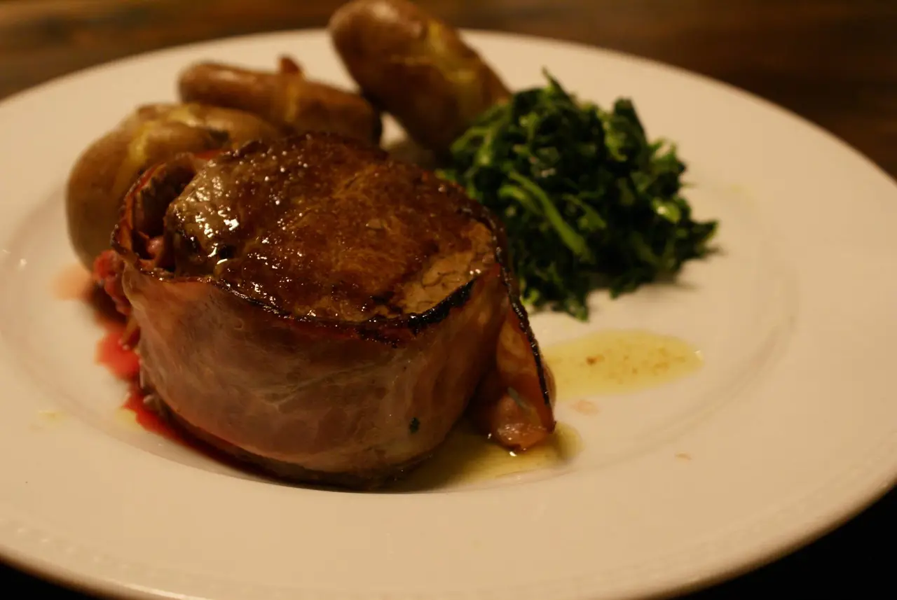 Interior e pratos do Taberna Inglesa - Steak House em Braga, Braga (7)