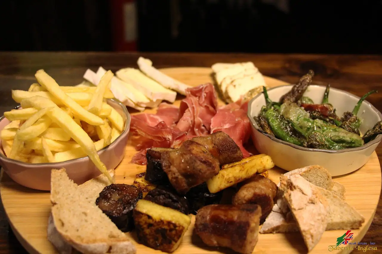 Interior e pratos do Taberna Inglesa - Steak House em Braga, Braga (12)