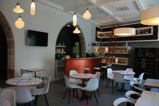 Interior e pratos do Twine Wine & Tapas em Braga, Braga (2)