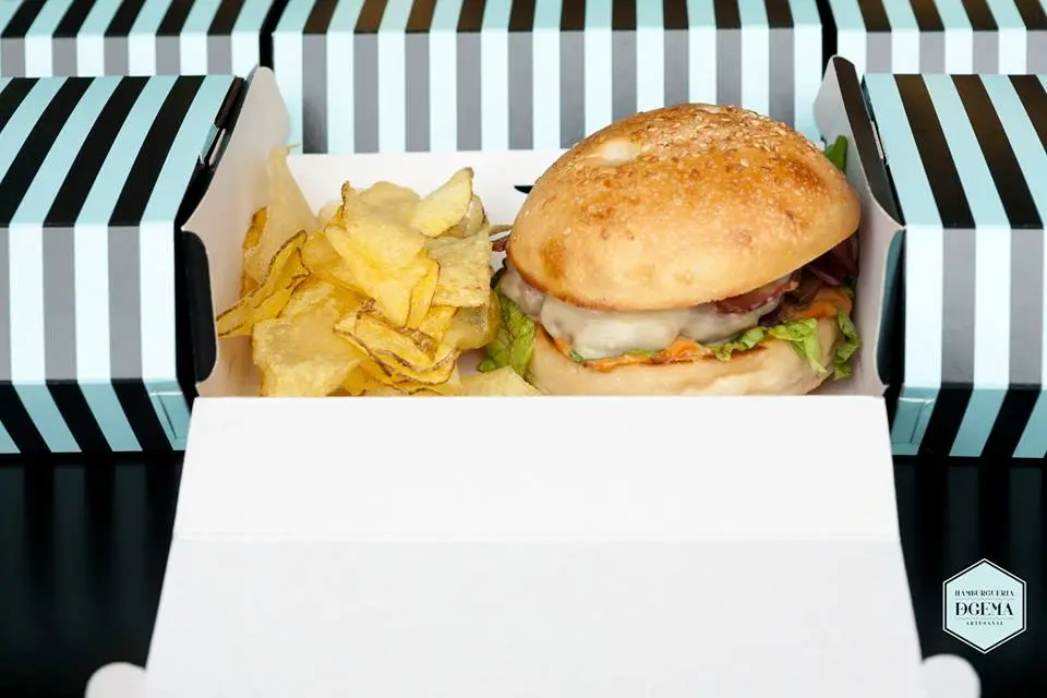Interior e pratos do Hamburgueria DeGema Centro em Braga, Braga (11)