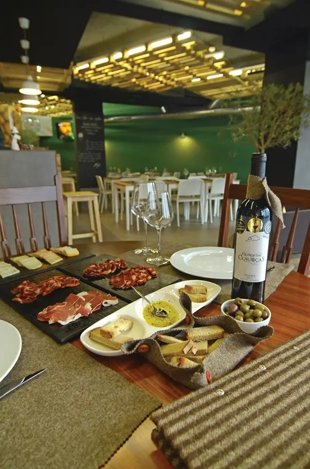 Interior e pratos do Um Cibo no Prato em Braga, Braga (2)