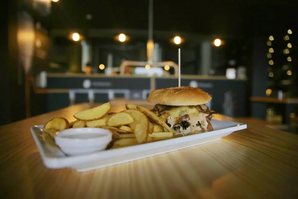 Interior e pratos do Letraria - Brewpub em Vila Verde, Amares (7)