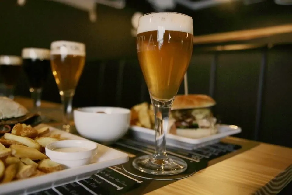 Interior e pratos do Letraria - Brewpub em Vila Verde, Amares (4)