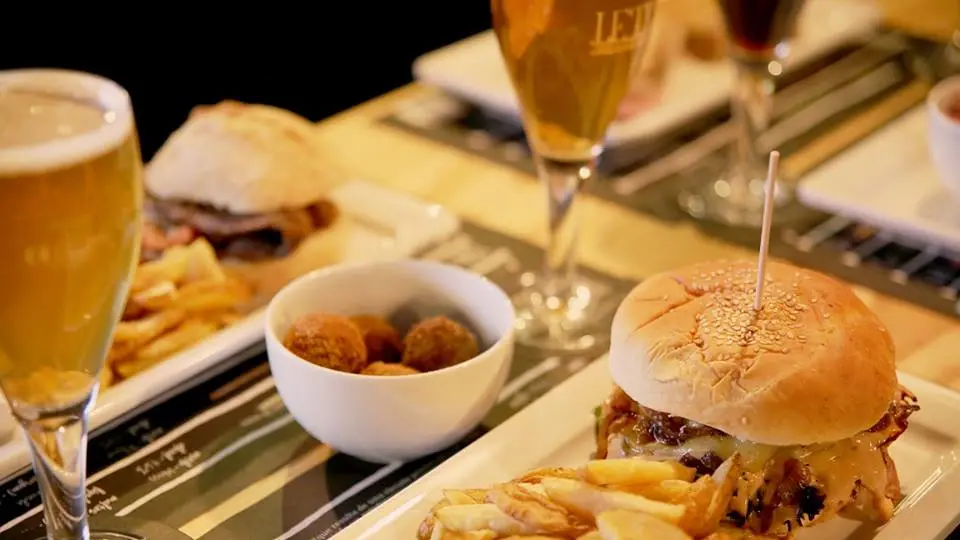 Interior e pratos do Letraria - Brewpub em Vila Verde, Amares (3)