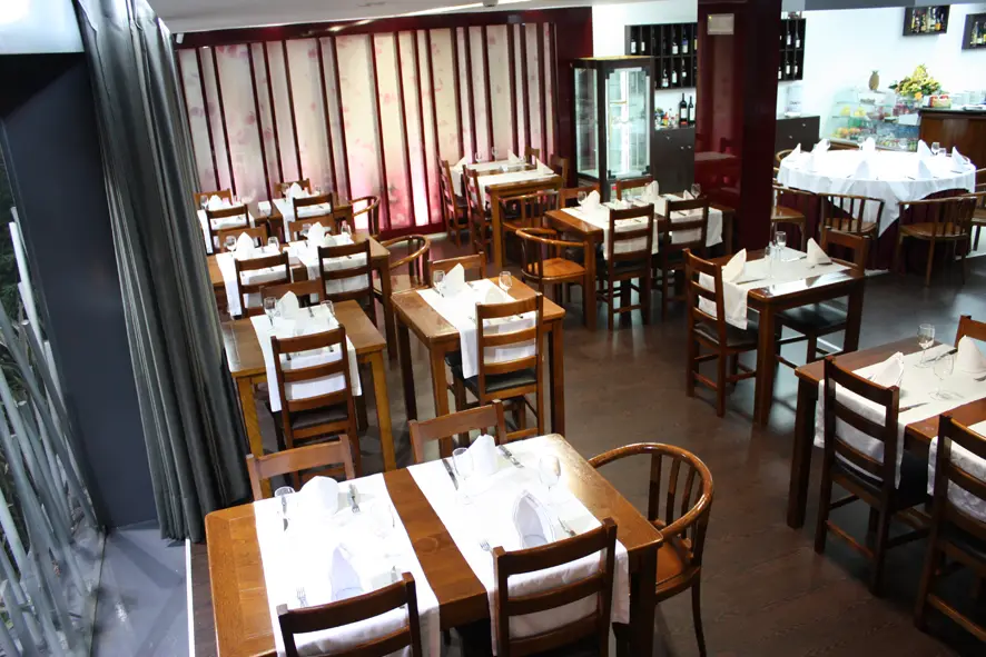 Interior e pratos do Insólito em Braga, Braga (8)