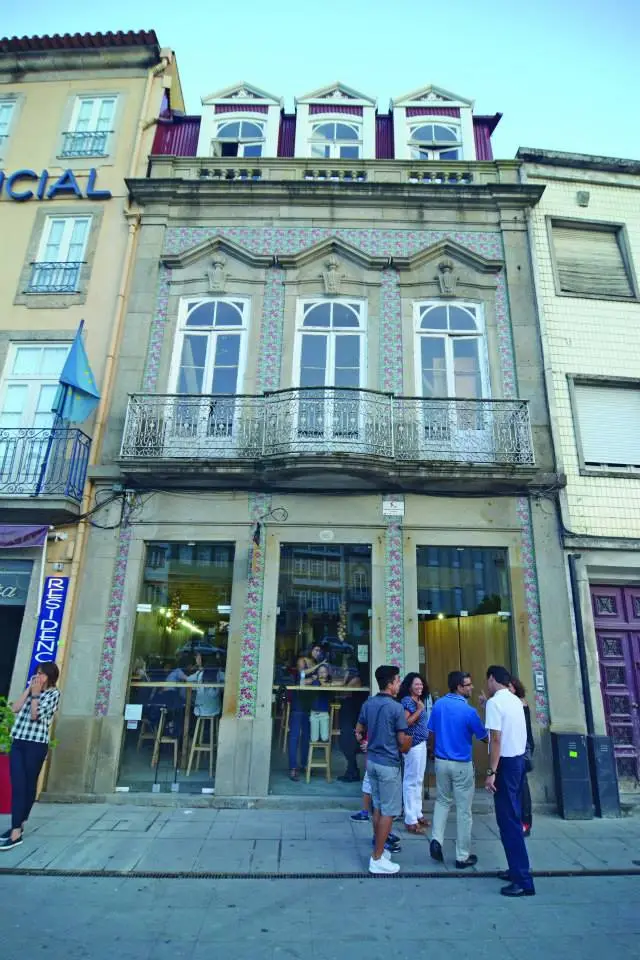 Interior e pratos do Bifanaria em Braga, Braga (5)