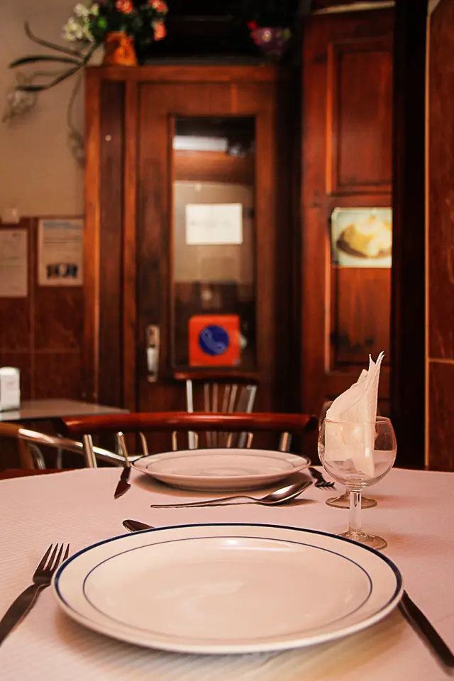 Interior e pratos do Café Central em Gois, Góis (3)