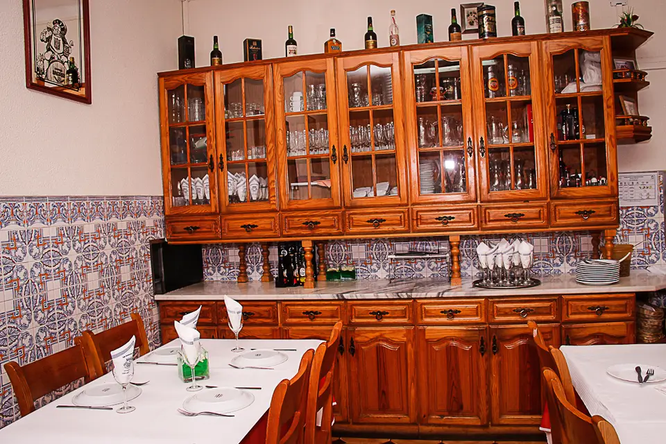 Interior e pratos do O Beira Rio em Gois, Góis (6)