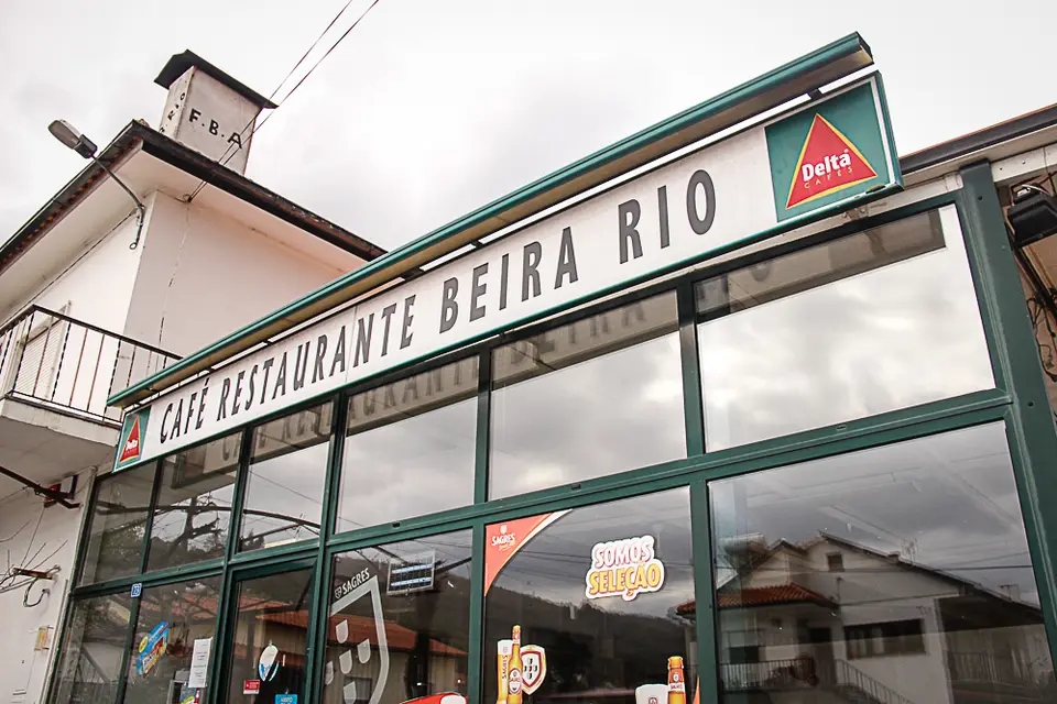 Interior e pratos do O Beira Rio em Gois, Góis (2)