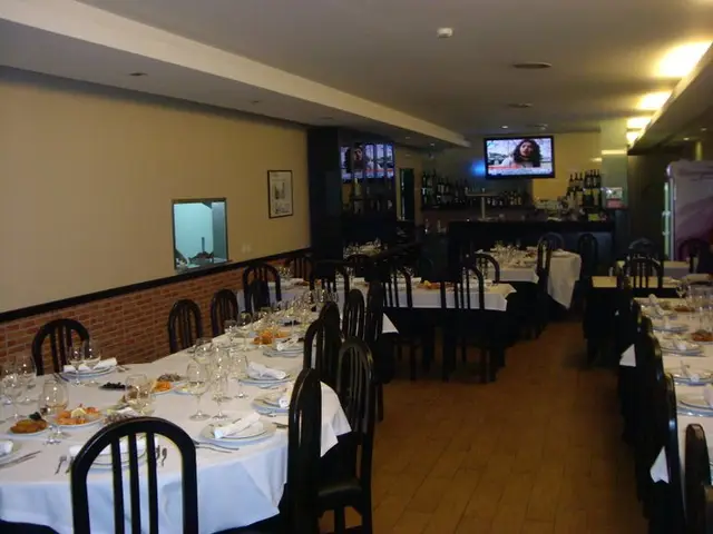 Interior e pratos do D.Frango em Braga, Braga (7)
