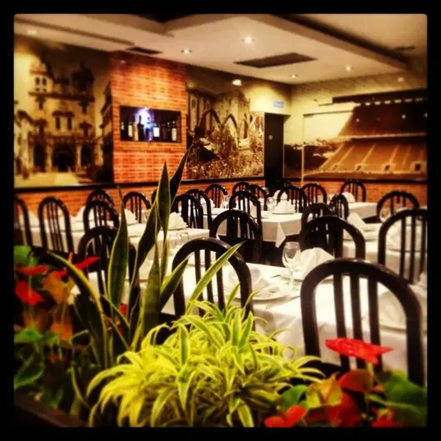 Interior e pratos do D.Frango em Braga, Braga (2)