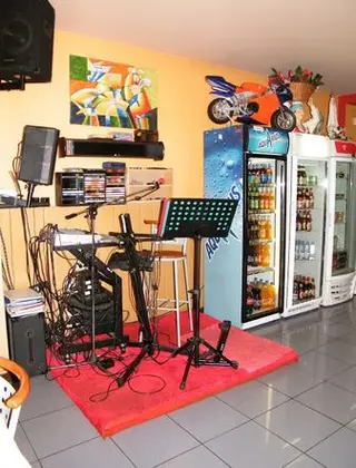 Interior e pratos do Culinárias Tropical em Braga, Braga (3)