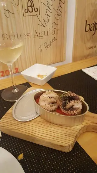 Interior e pratos do Tábuas, Copos, & Outras Cenas em Braga, Braga (9)