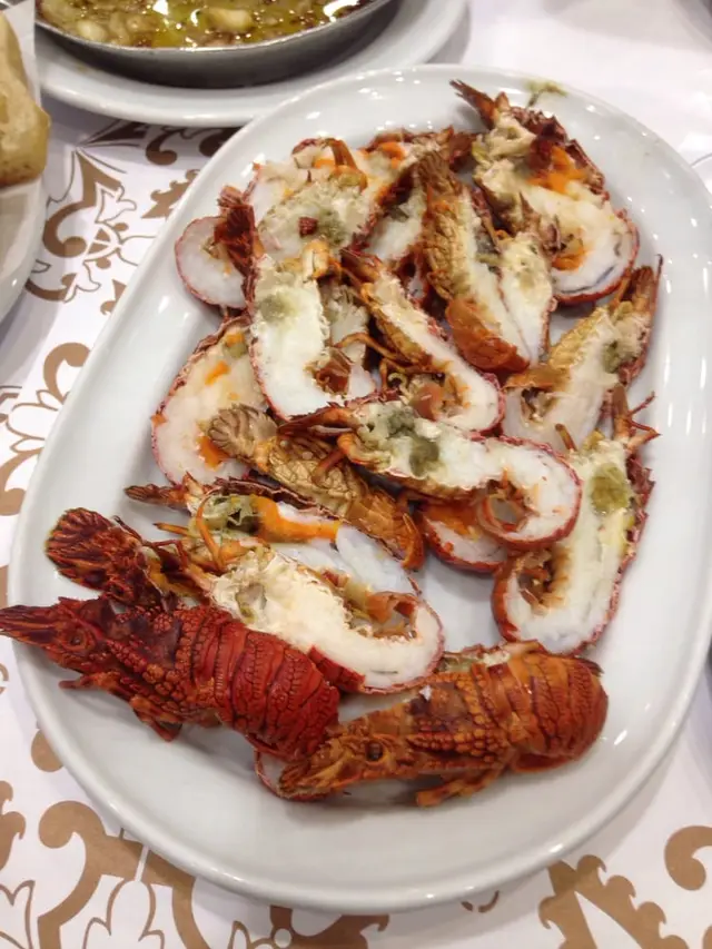 Interior e pratos do Restaurante Marisqueira O Ramiro em Lisboa, Lisboa (4)
