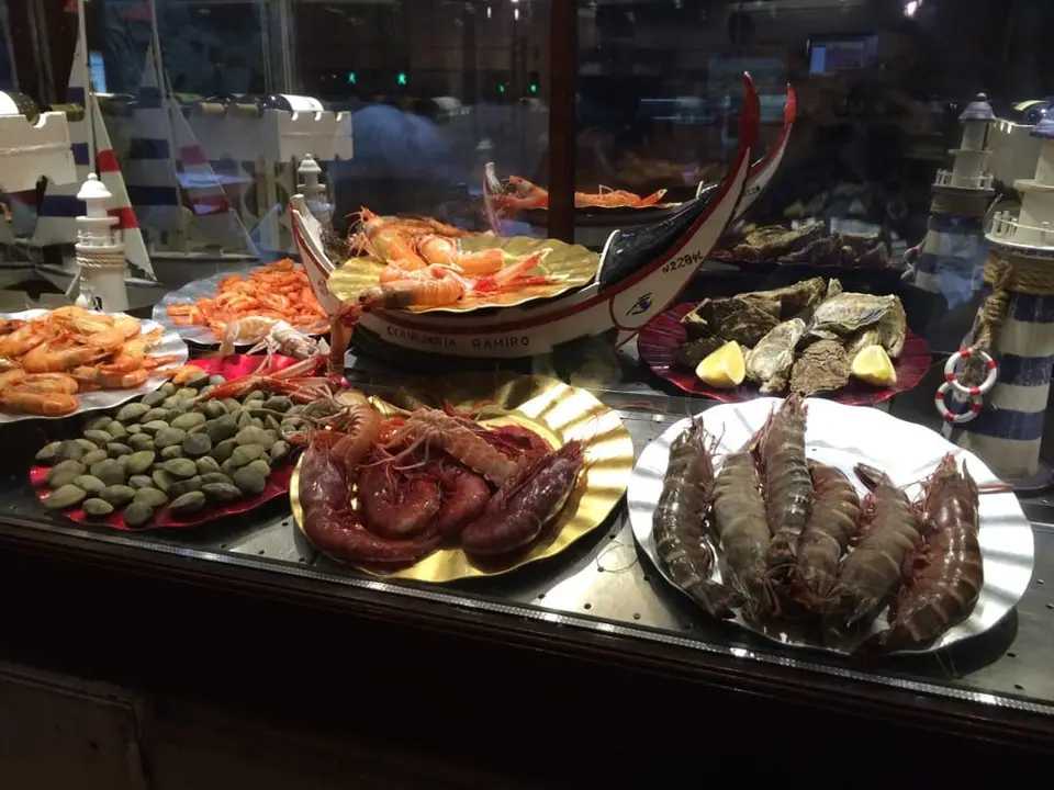 Interior e pratos do Restaurante Marisqueira O Ramiro em Lisboa, Lisboa (2)