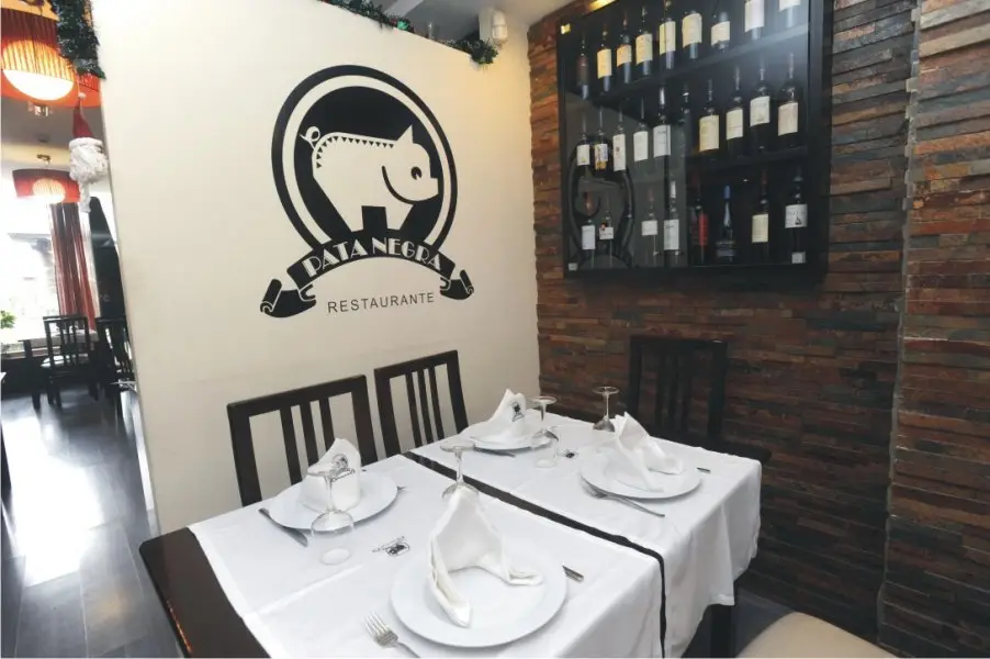 Interior e pratos do Pata Negra em Braga, Braga (9)