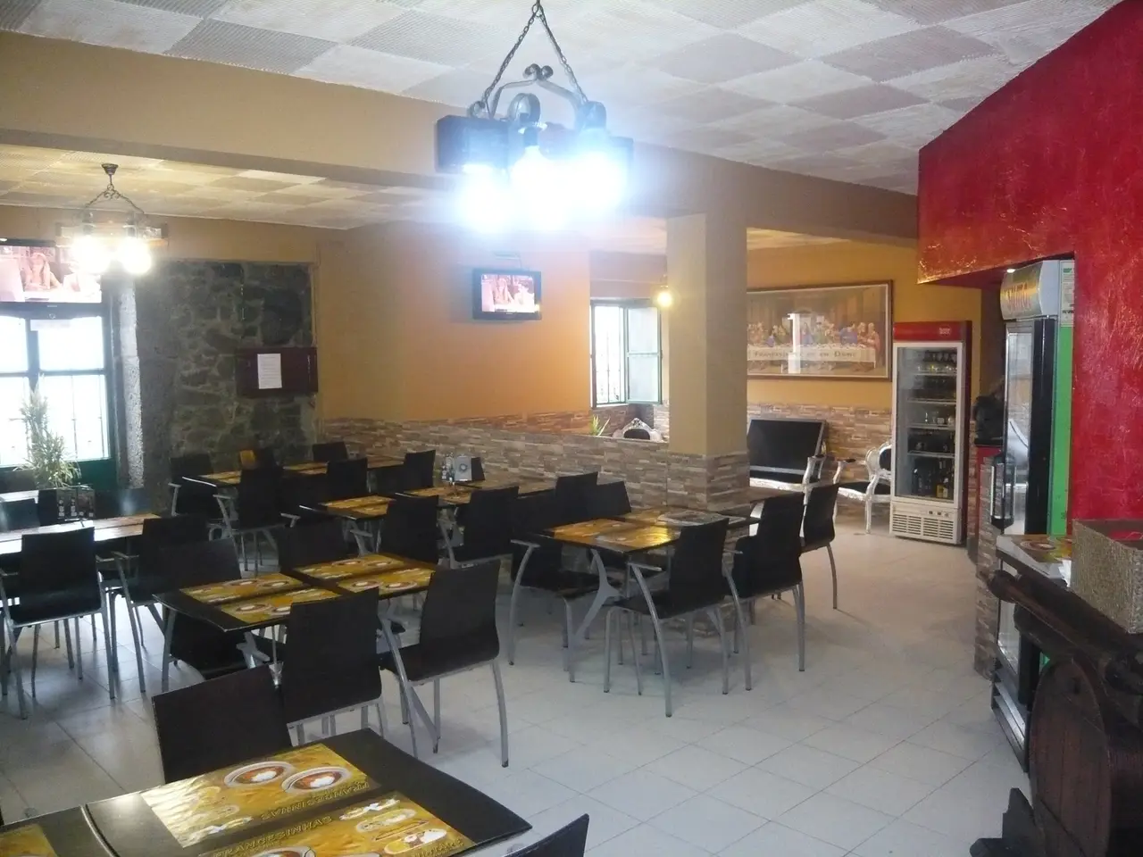 Interior e pratos do Taberna Quintãos (Francesinhas de Dume) em Braga, Felgueiras (8)