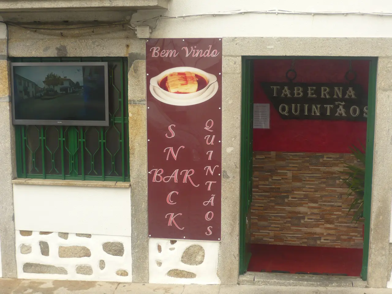 Interior e pratos do Taberna Quintãos (Francesinhas de Dume) em Braga, Felgueiras (7)