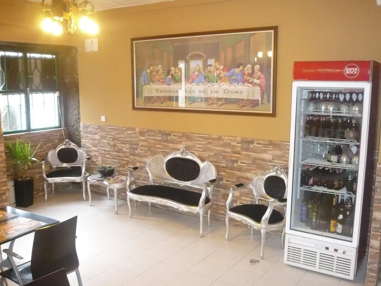 Interior e pratos do Taberna Quintãos (Francesinhas de Dume) em Braga, Felgueiras (6)