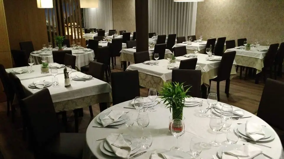 Interior e pratos do Restaurante Dona Lola em Braga, Braga (5)