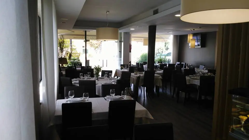 Interior e pratos do Restaurante Dona Lola em Braga, Braga (10)