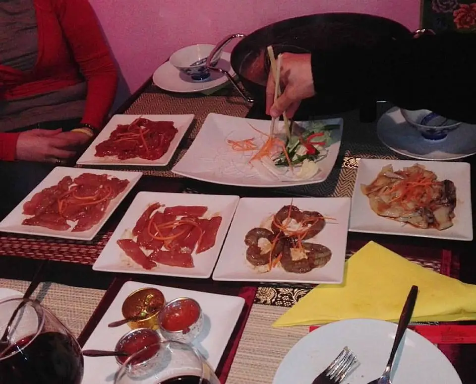 Interior e pratos do Rá-Chá-Kao em Braga, Mindelo (3)