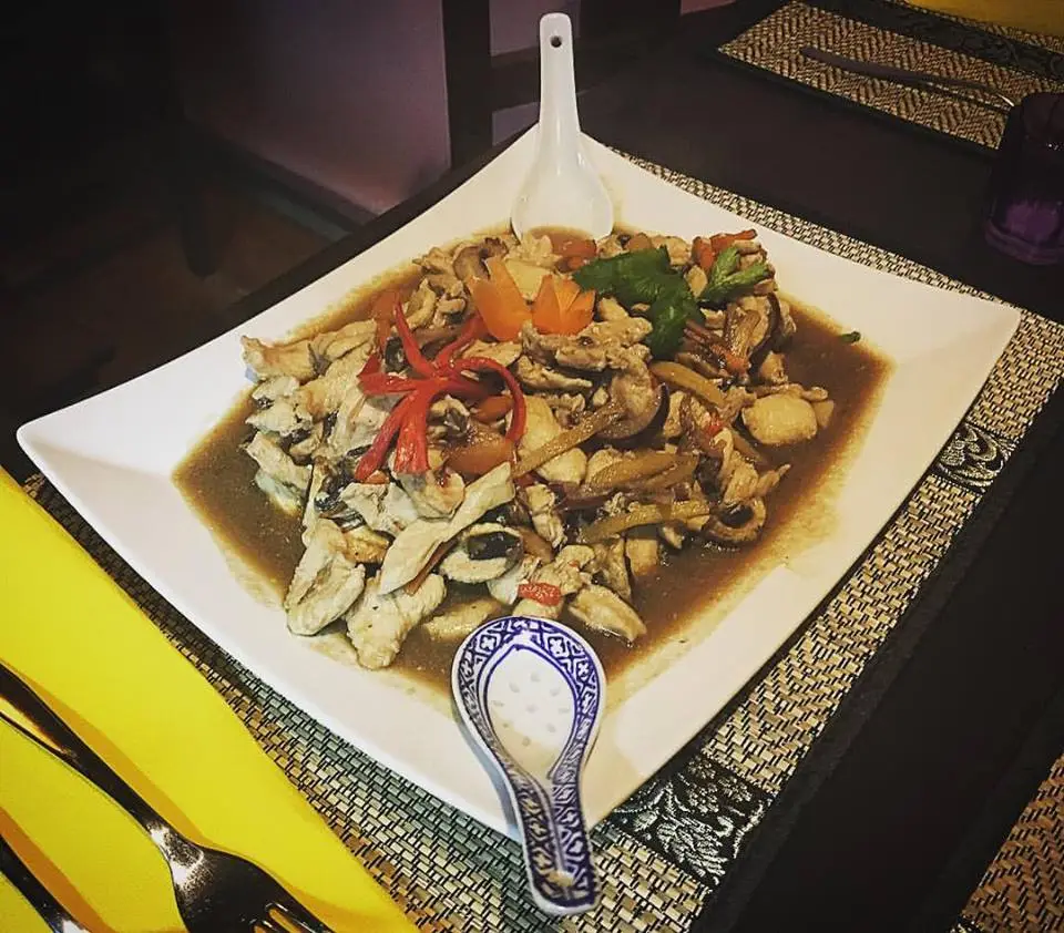 Interior e pratos do Rá-Chá-Kao em Braga, Mindelo (10)