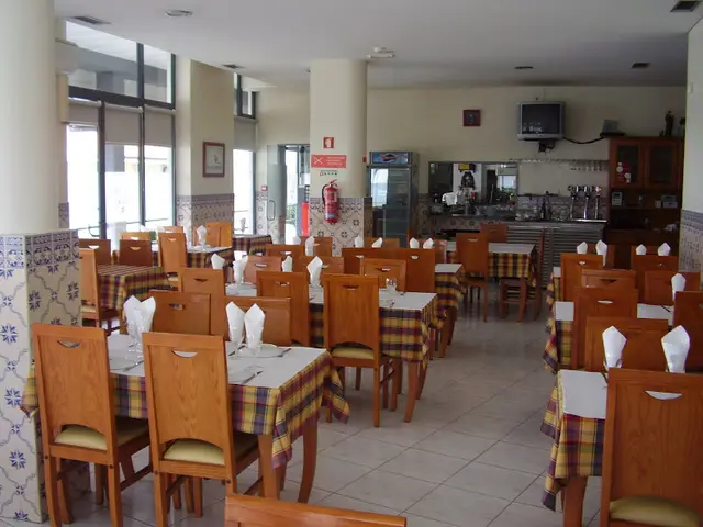 Interior e pratos do Parrilhada - Chico dos Leitões em Freamunde, Paços de Ferreira (2)