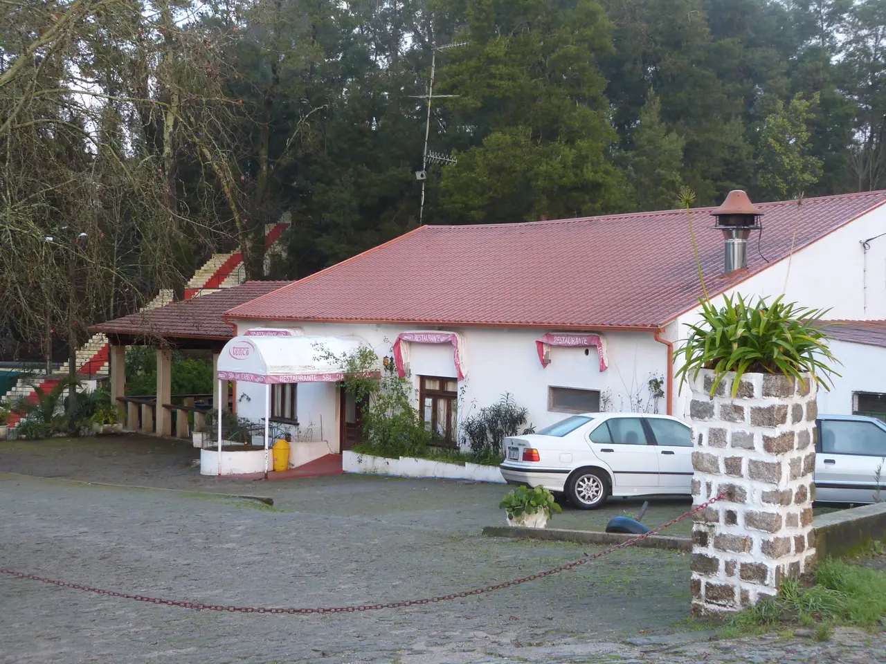 Interior e pratos do Senhora da Cabeça em Valença, Valença (3)