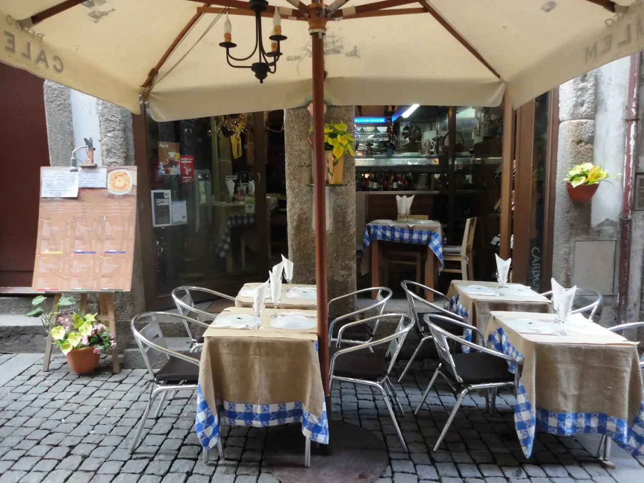 Interior e pratos do Adega do Conde em Porto, Vila Nova de Gaia (5)