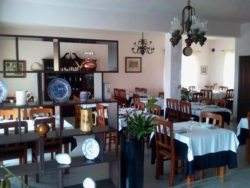 Interior e pratos do Mikas em Abrantes (2)