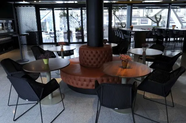 Interior e pratos do Clérigos Vinhos & Petiscos em Porto, Porto (5)