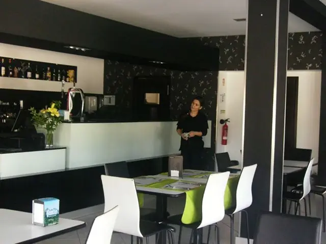 Interior e pratos do A Taberna das Francesinhas em Vila Verde, Amares (3)