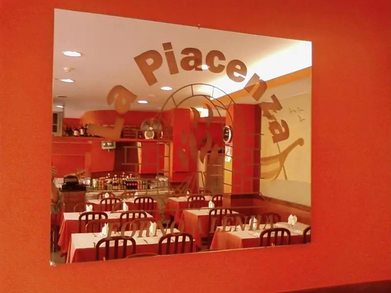 Interior e pratos do La Piacenza Pizzaria em Rio Tinto, Gondomar (5)