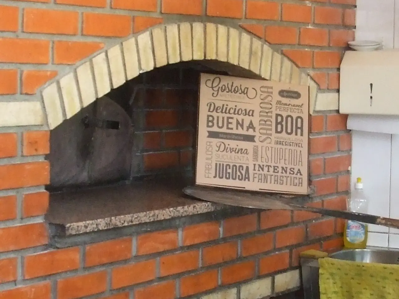 Interior e pratos do La Piacenza Pizzaria em Rio Tinto, Gondomar (2)