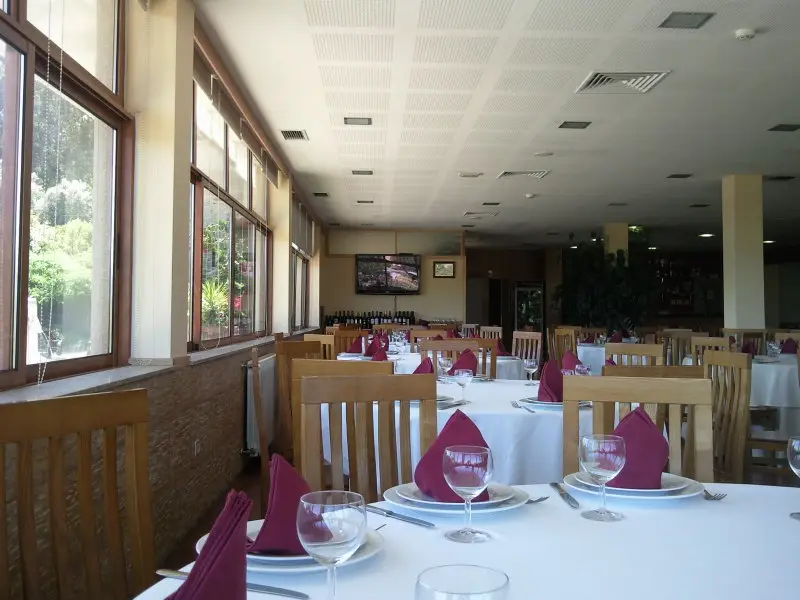 Interior e pratos do O Bom Grelhado em Vila Verde, Amares (7)