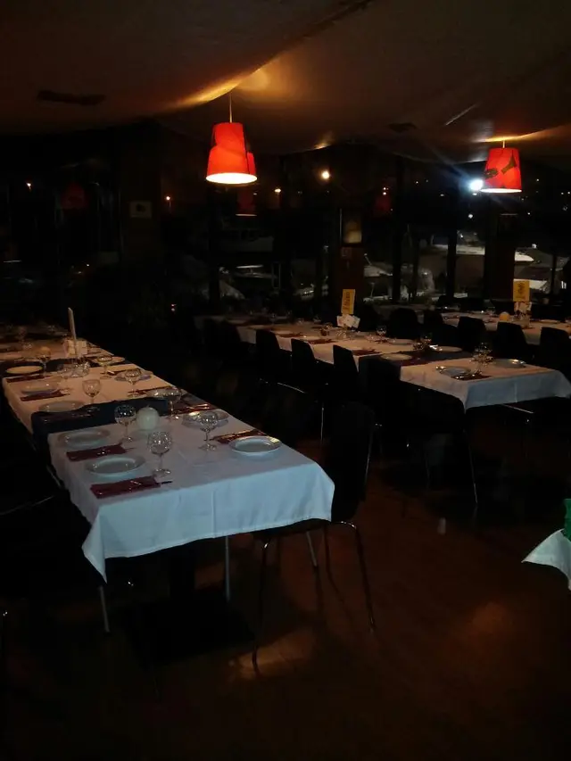 Interior e pratos do Marina do Freixo em Porto, Vila Nova de Gaia (2)