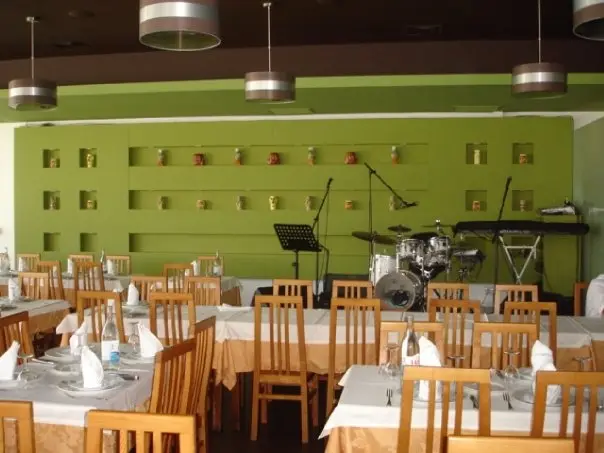 Interior e pratos do Mineirão em Vila Nova de Gaia, Vila Nova de Gaia (4)