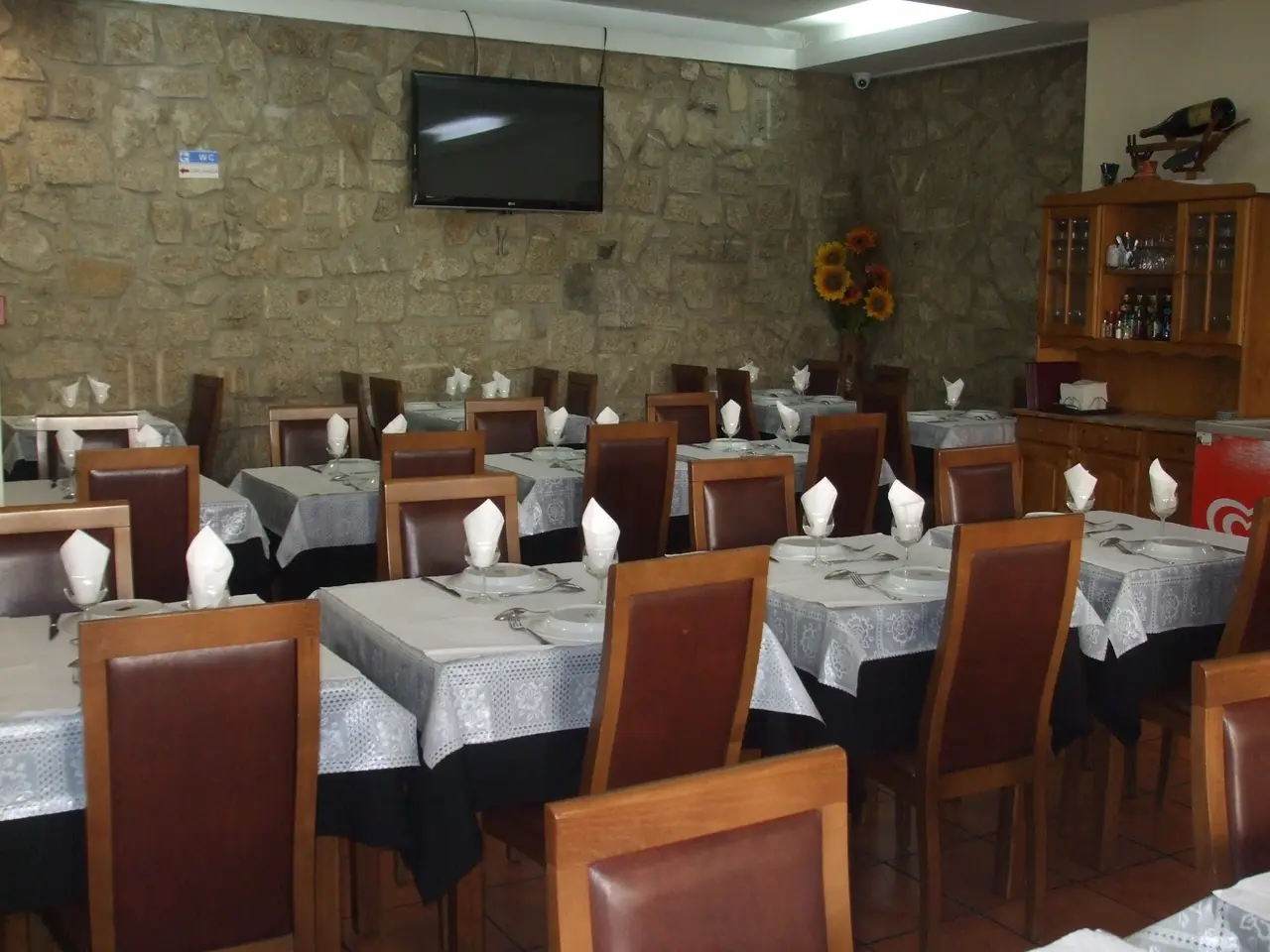 Interior e pratos do Martins em Porto, Porto (7)
