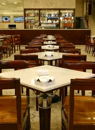 Interior e pratos do Guarany Café Restaurante em Porto, Porto (8)