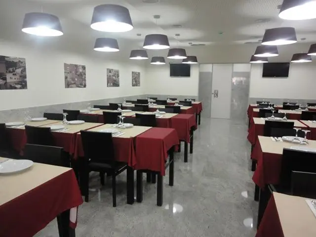 Interior e pratos do Churrasqueira Portuguesa do Amial em Porto, Porto (6)