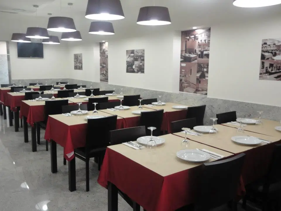Interior e pratos do Churrasqueira Portuguesa do Amial em Porto, Porto (5)