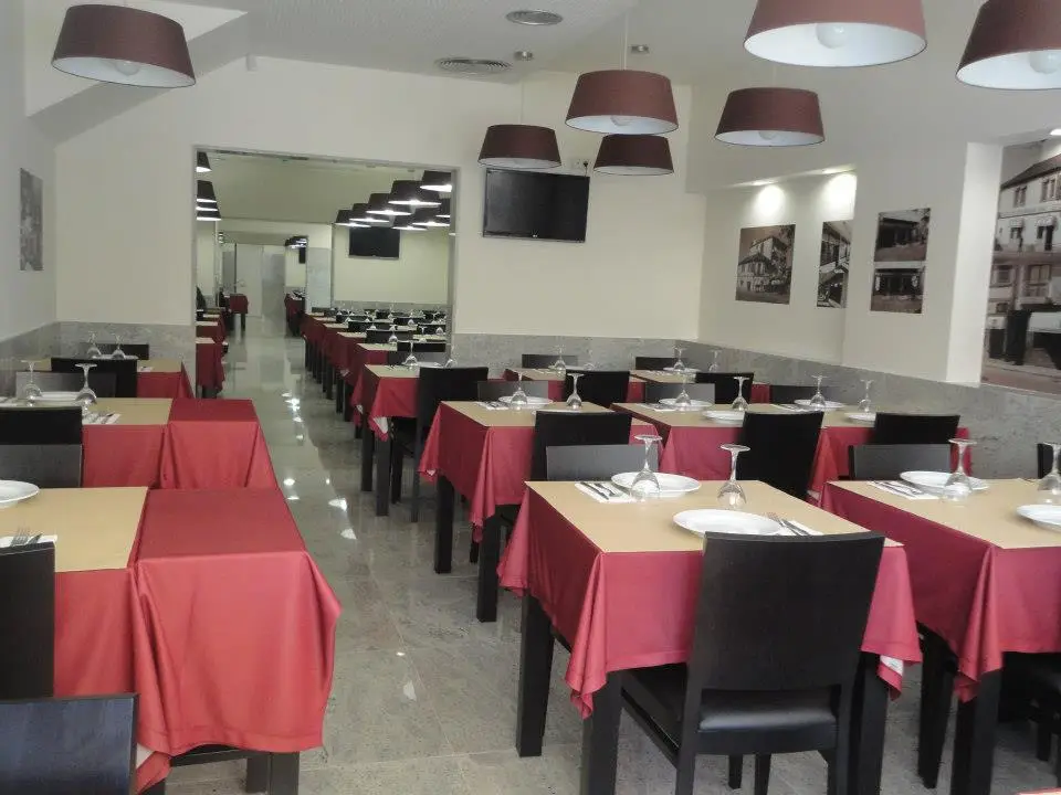 Interior e pratos do Churrasqueira Portuguesa do Amial em Porto, Porto (4)