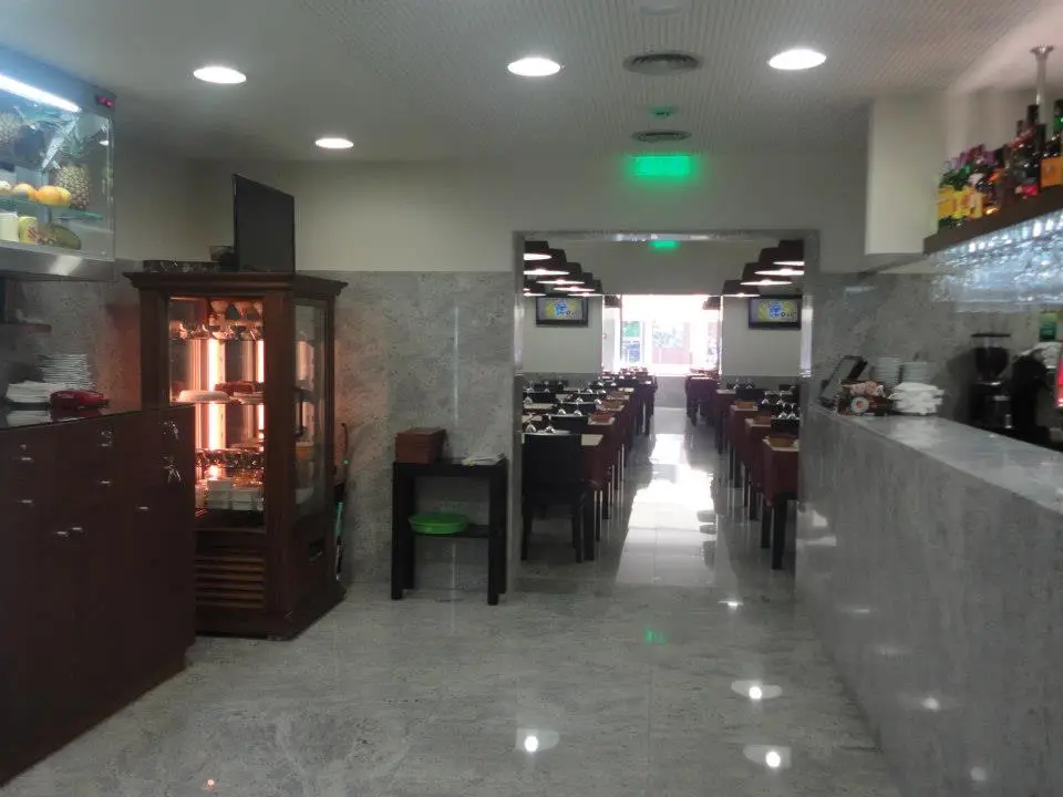 Interior e pratos do Churrasqueira Portuguesa do Amial em Porto, Porto (3)