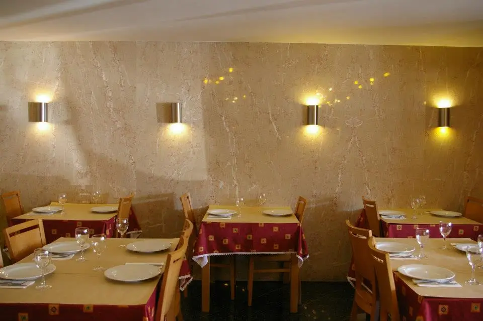Interior e pratos do Churrasqueira Portuguesa D.Henrique em Matosinhos, Matosinhos (3)