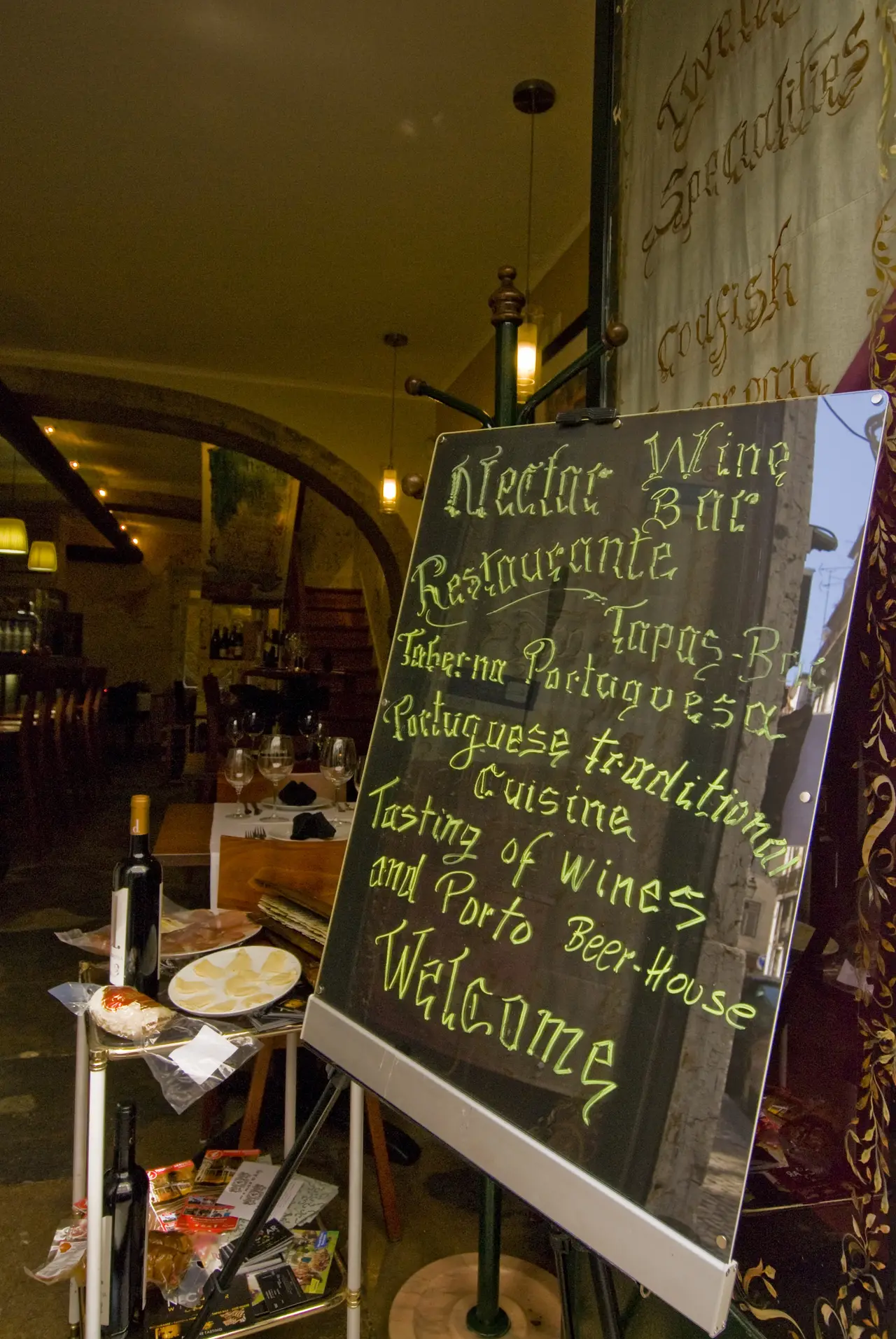 Interior e pratos do Néctar WineBar em Lisboa, Lisboa (3)