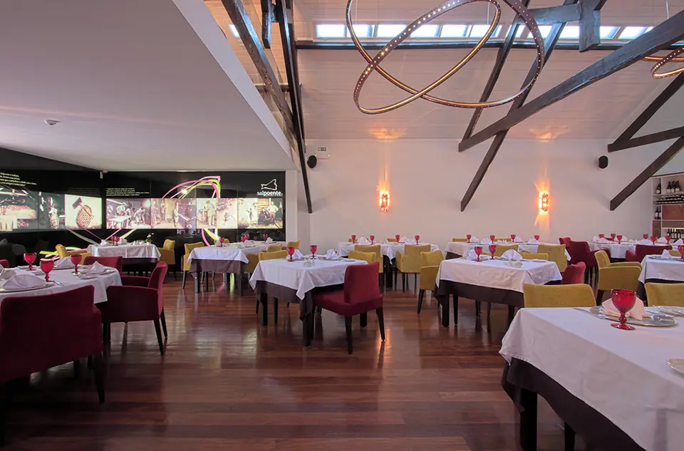 Interior e pratos do Salpoente em Aveiro, Aveiro (11)