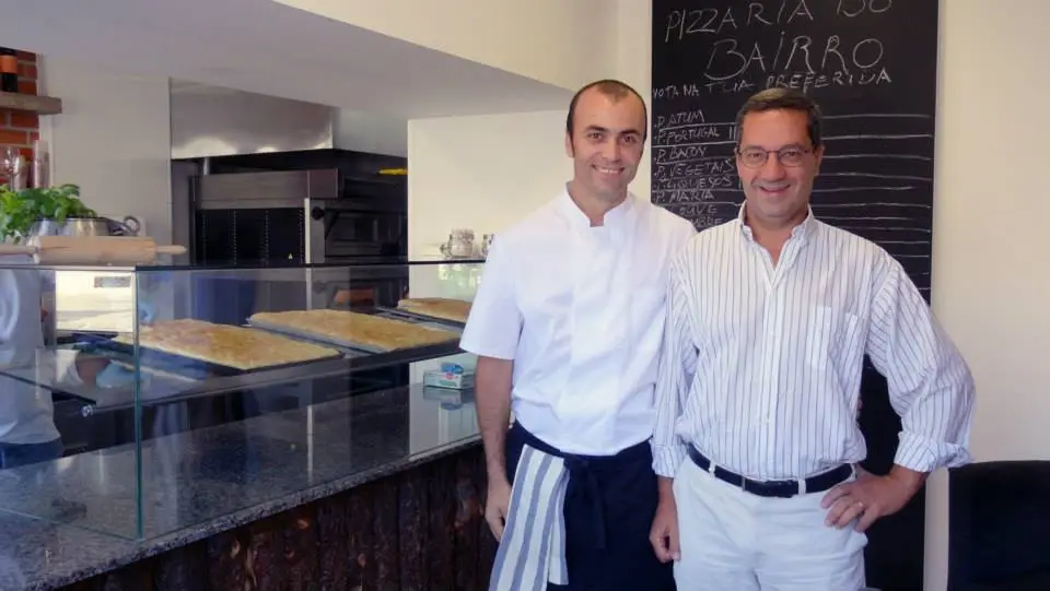 Interior e pratos do Pizzaria do Bairro em Lisboa, Lisboa (9)