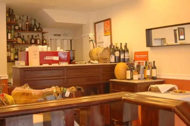 Interior e pratos do Salsa & Coentros em Lisboa, Lisboa (6)