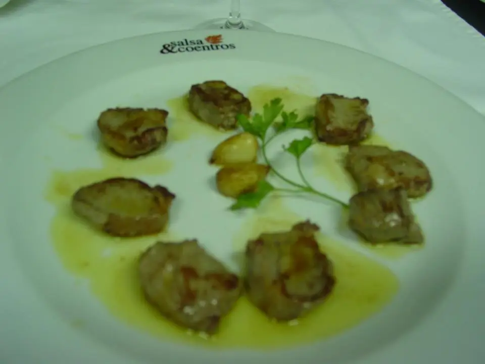 Interior e pratos do Salsa & Coentros em Lisboa, Lisboa (9)